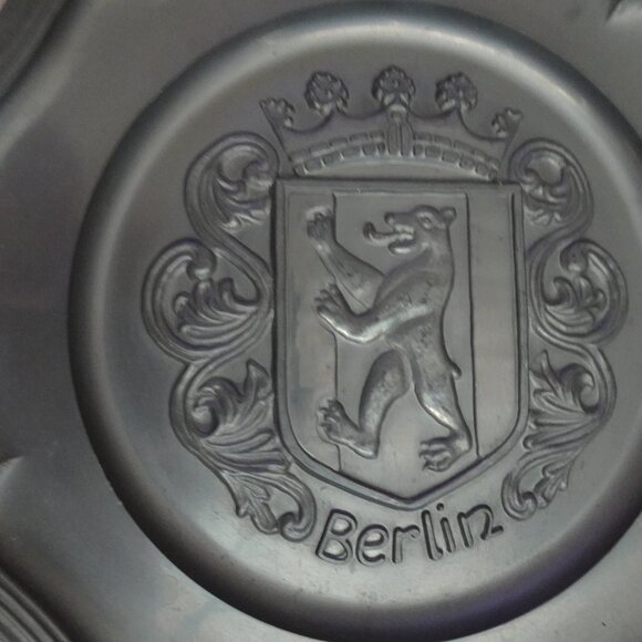 Vintage Embossed Pewter Plate Berlin Germany Bear Coat of Arms 9 Inch Decor Gift - Picture 3 of 9